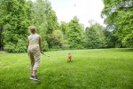 mit dem Hund im Wald